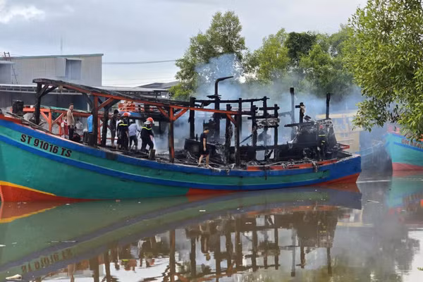 Phương tiện bị cháy.