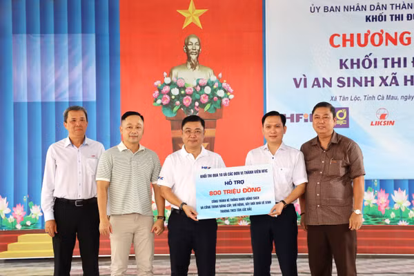 Hỗ trợ 2 công trình xã hội trị giá 800 triệu đồng cho Trường THCS Tân Lộc Bắc. 