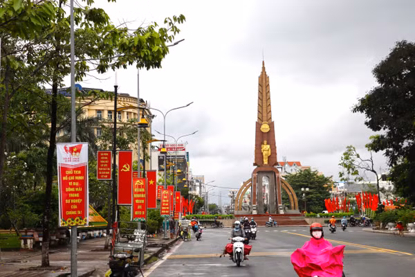 Cà Mau treo cờ, phướn mừng lễ Quốc Khánh 2/9.