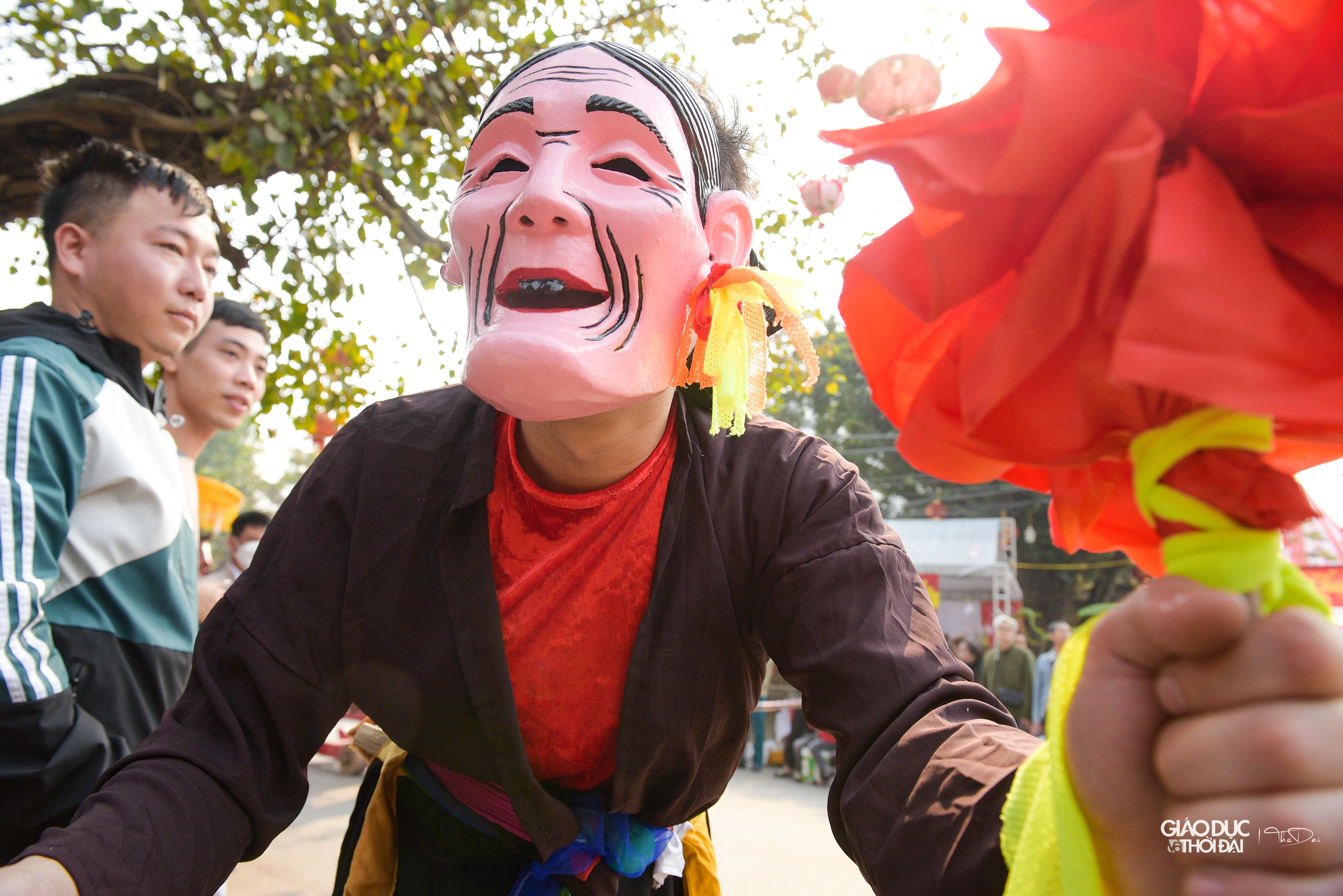 Đặc biệt, rất nhiều điệu múa được tổ chức linh đình, hấp dẫn và thu hút người xem.