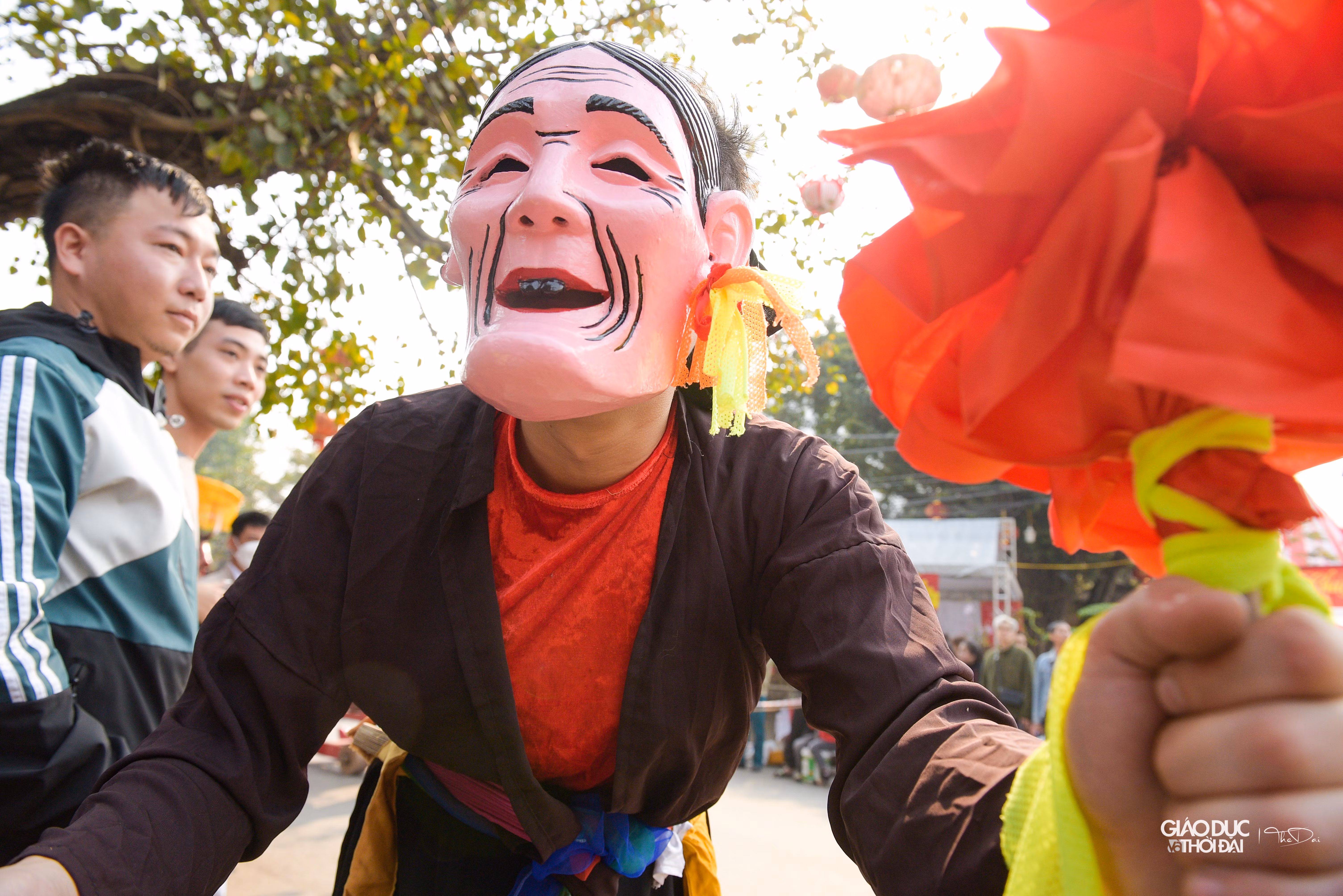 Đặc biệt, rất nhiều điệu múa được tổ chức linh đình, hấp dẫn và thu hút người xem.