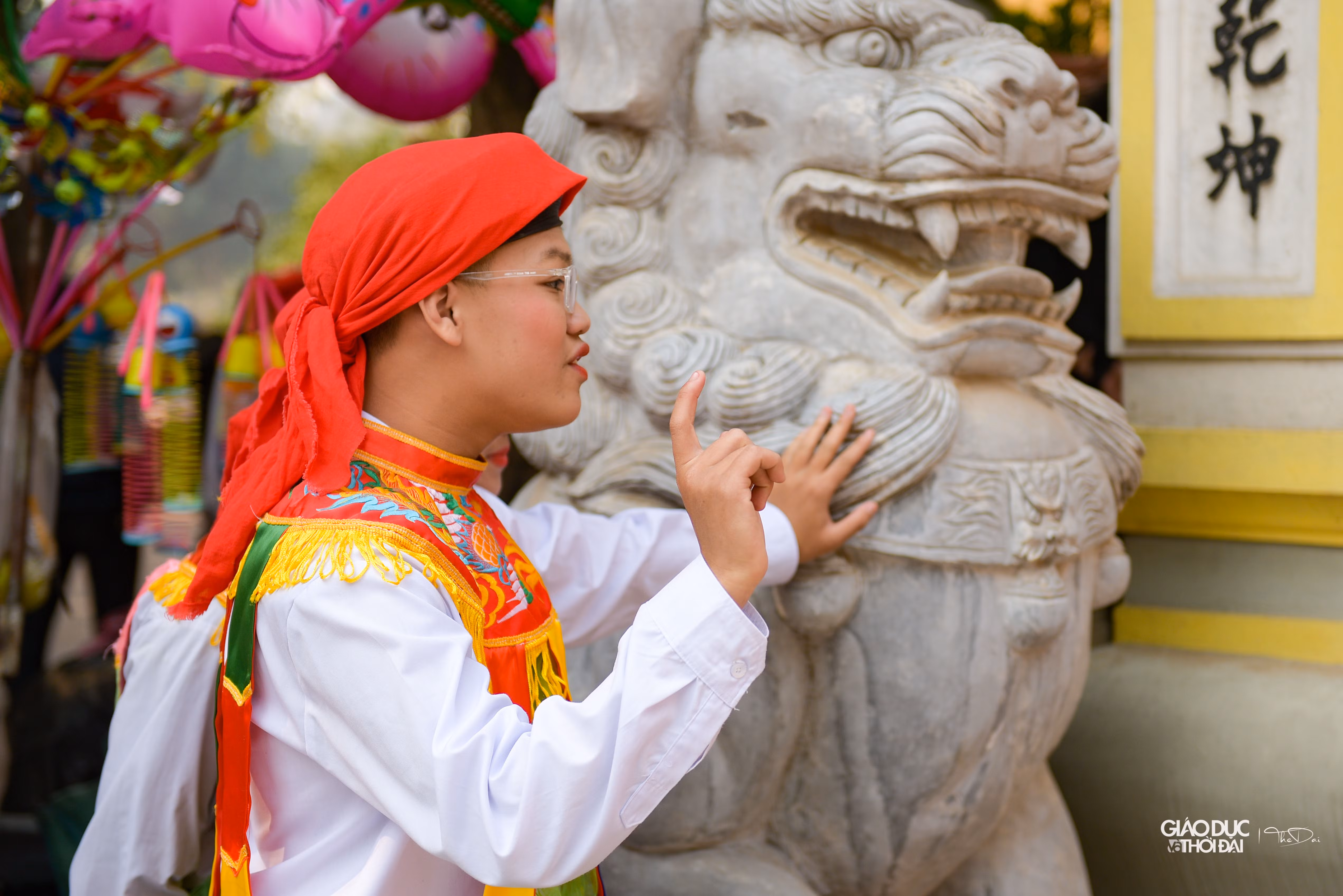 Đặc biệt, rất nhiều điệu múa được tổ chức linh đình, hấp dẫn và thu hút người xem.