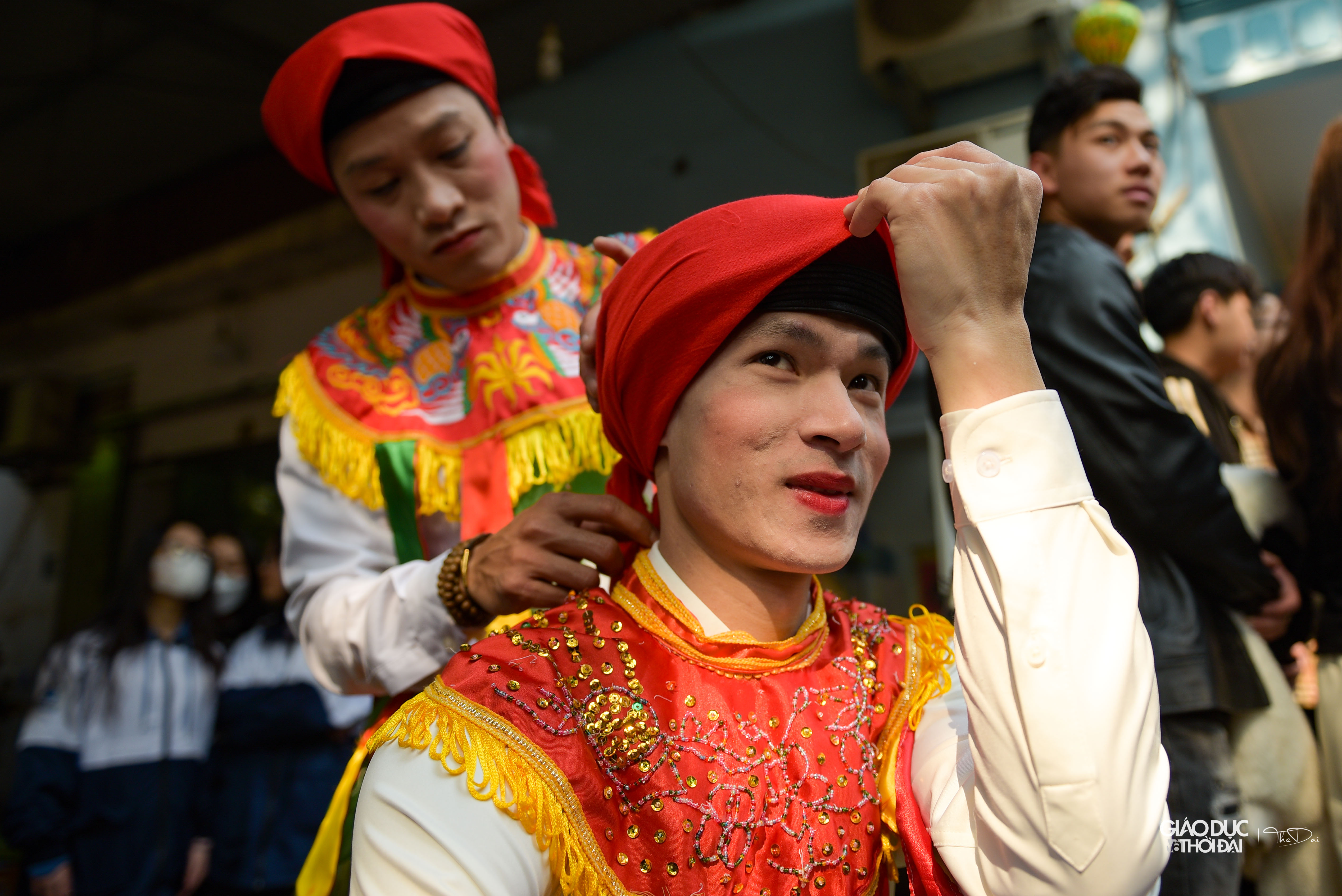 Quan trọng nhất là điệu múa trống bồng hay còn gọi là múa 'con đĩ đánh bồng'. Quan trọng nhất là điệu múa trống bồng hay còn gọi là múa 'con đĩ đánh bồng'.