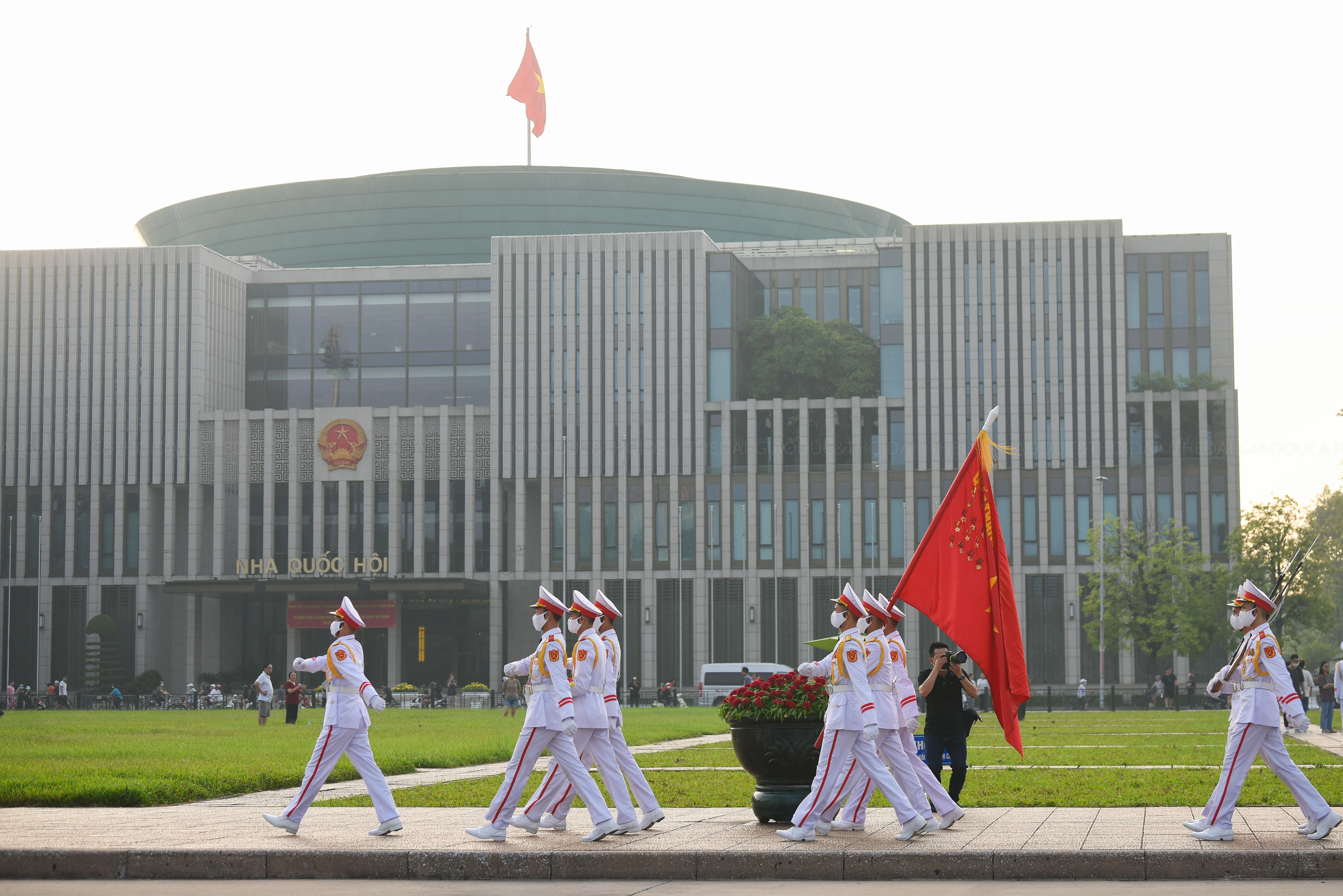 Dù được thực hiện vào tất cả các ngày trong năm, nhưng vẻ trang nghiêm của buổi lễ không bao giờ có thể mất đi. Dù được thực hiện vào tất cả các ngày trong năm, nhưng vẻ trang nghiêm của buổi lễ không bao giờ có thể mất đi.