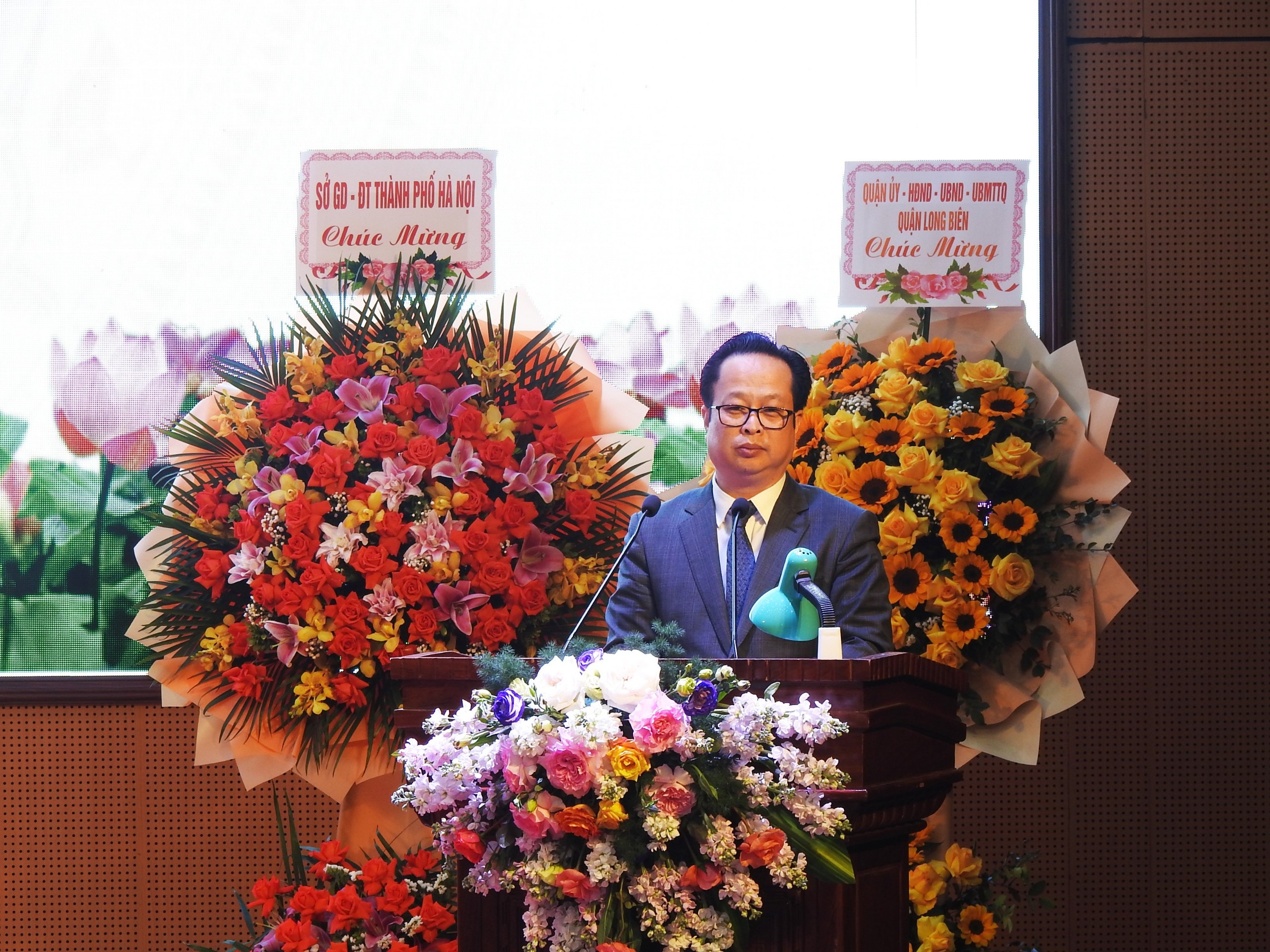 Giám đốc Sở GD&ĐT Hà Nội Trần Thế Cương phát biểu tại Hội nghị. Giám đốc Sở GD&ĐT Hà Nội Trần Thế Cương phát biểu tại Hội nghị.