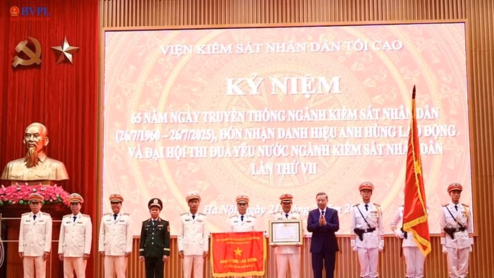 Tổng Bí thư Tô Lâm trao danh hiệu Anh hùng Lao động tặng Viện kiểm sát nhân dân tối cao tại Lễ kỷ niệm 65 năm ngày truyền thống ngành Kiểm sát nhân dân (ngày 21/7/2025)