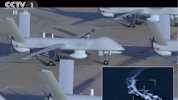 Drone KVD002 của Trung Quốc đã tấn công một mục tiêu hải quân đang di chuyển, thể hiện khả năng trinh sát và tấn công chính xác trên biển. 