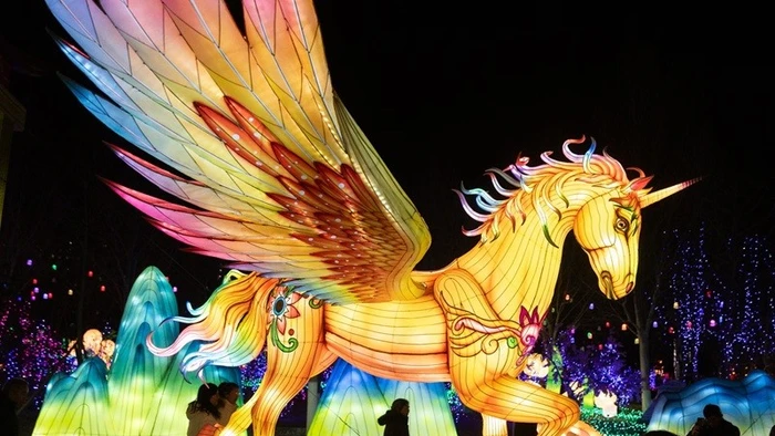 Một công trình trang trí ánh sáng hình ngựa ở Bắc Kinh, khi Trung Quốc đón chào năm Bính Ngọ. (Ảnh: Jessica Lee/EPA)