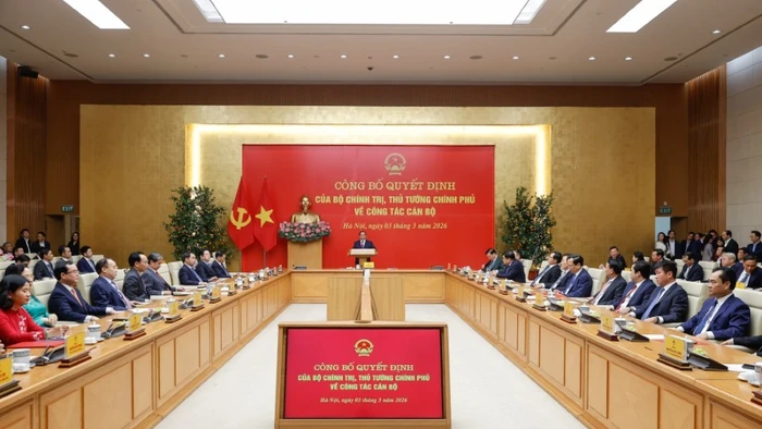 Thủ tướng chủ trì công bố quyết định của Bộ Chính trị, Thủ tướng Chính phủ về công tác cán bộ - Ảnh: VGP/Nhật Bắc 