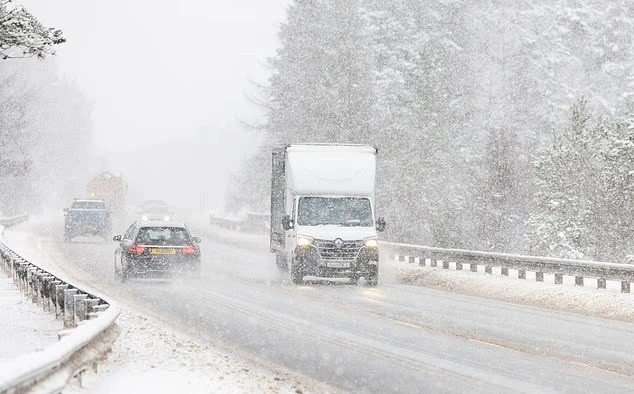 Băng giá kỷ lục khiến nước Anh tê liệt giao thông, đóng cửa trường học