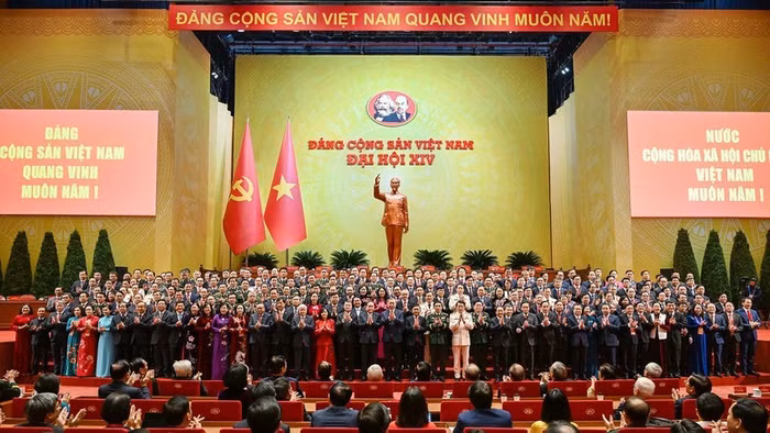 Ban Chấp hành Trung ương khóa XIV ra mắt Đại hội.