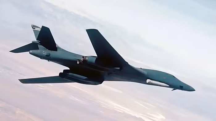 Lần đầu công bố hình ảnh B-1B Lancer mang tên lửa siêu vượt âm