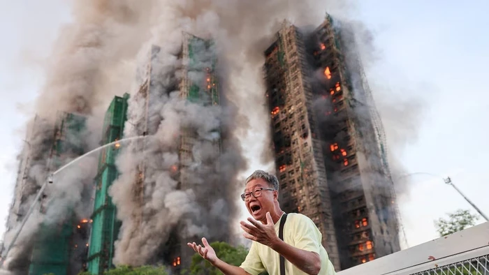 Cảnh hỏa hoạn kinh hoàng bao trùm nhiều tòa nhà Hong Kong