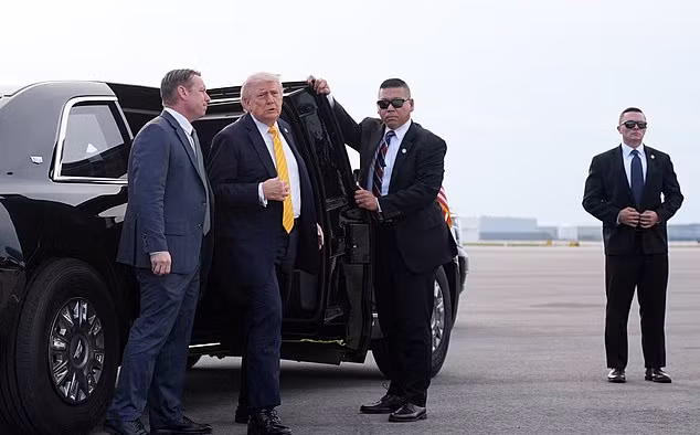 Khoảnh khắc căng thẳng bất ngờ trong chuyến thăm Trung Quốc của Tổng thống Trump