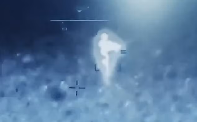 Quốc hội Mỹ gần đây đã yêu cầu Bộ Chiến tranh cung cấp 46 video về UFO, trong đó 8 đoạn đã bị rò rỉ tới một nhà báo điều tra.