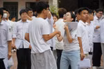 Thí sinh sau khi hoàn thành bài thi môn Toán - Kỳ thi tốt nghiệp THPT năm 2026.