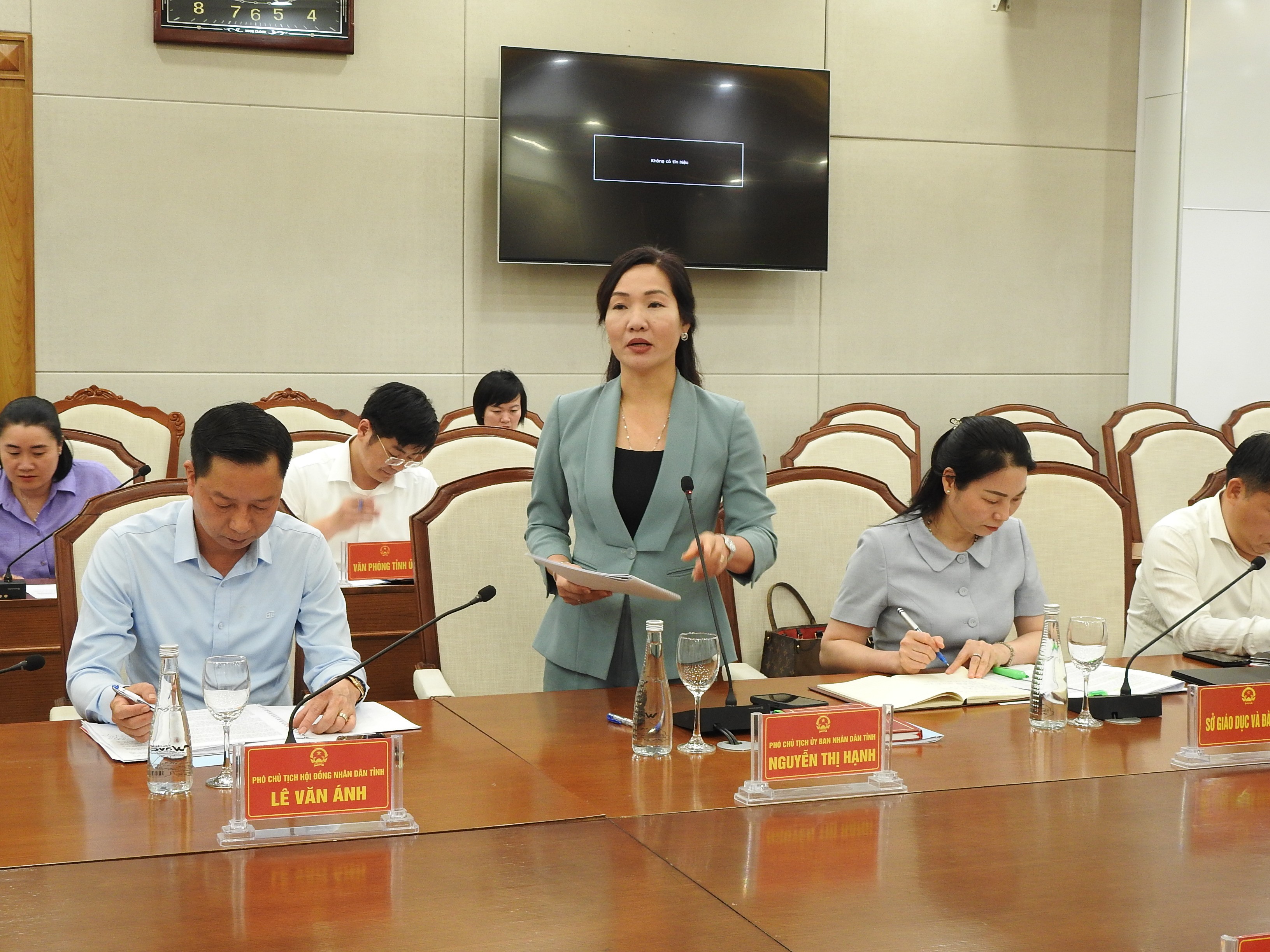 Bà Nguyễn Thị Hạnh, Phó Chủ tịch UBND tỉnh Quảng Ninh phát biểu. dscn7241.jpg