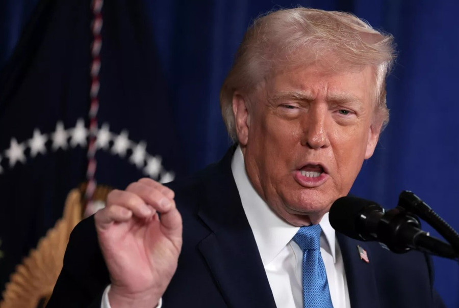 Tổng thống Donald Trump tổ chức họp báo sau cuộc không kích của Mỹ vào Venezuela.