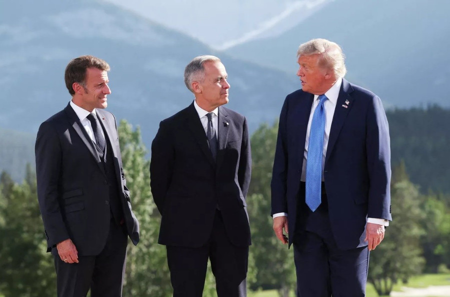 Tổng thống Pháp Emmanuel Macron, Thủ tướng Canada Mark Carney và Tổng thống Mỹ Donald Trump tại hội nghị thượng đỉnh G7 ở Kananaskis.