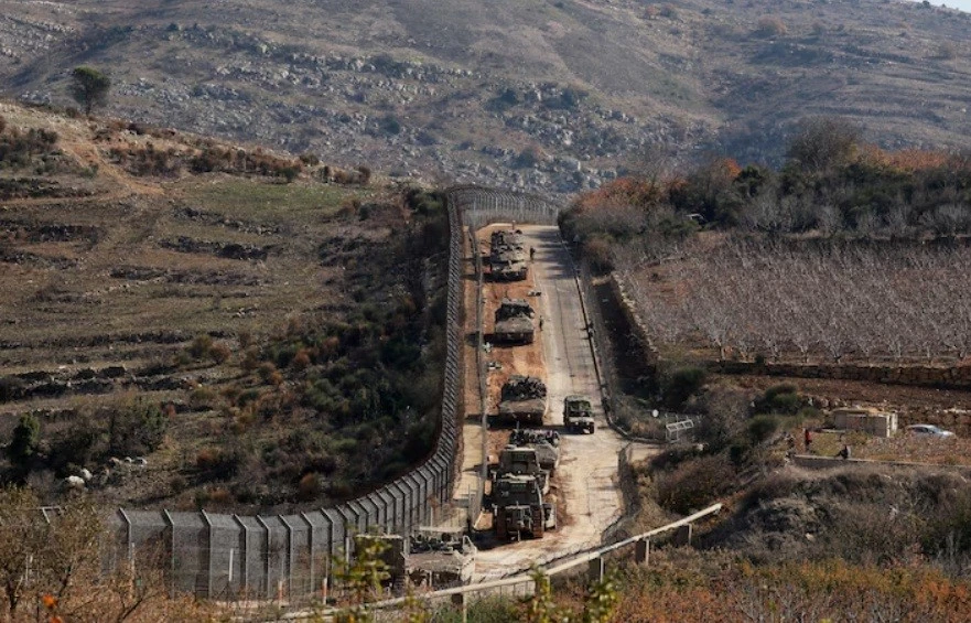 Quân đội Israel tràn vào Syria bên ngoài Cao nguyên Golan.