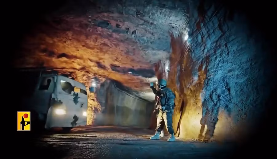 Hệ thống tên lửa tự hành của Hezbollah trong đường hầm.