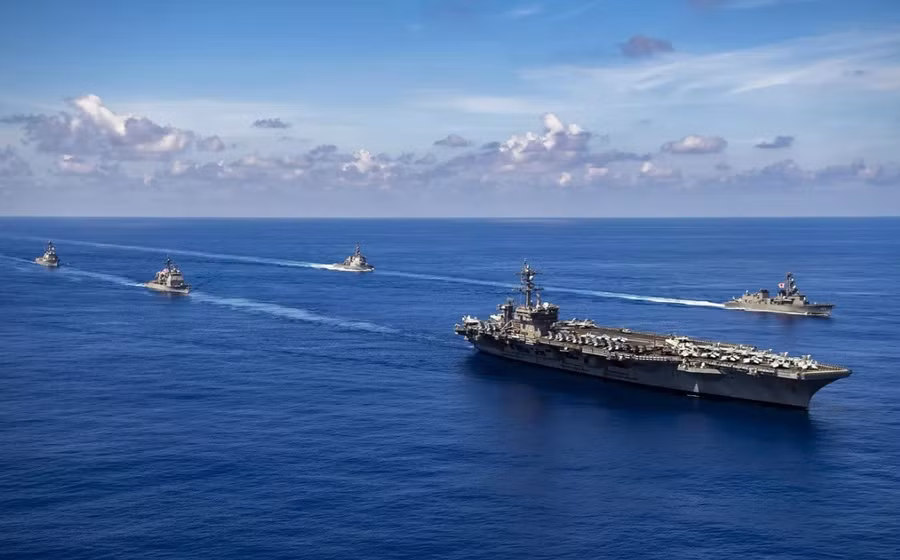 Biên đội tác chiến tàu sân bay USS Carl Vinson.