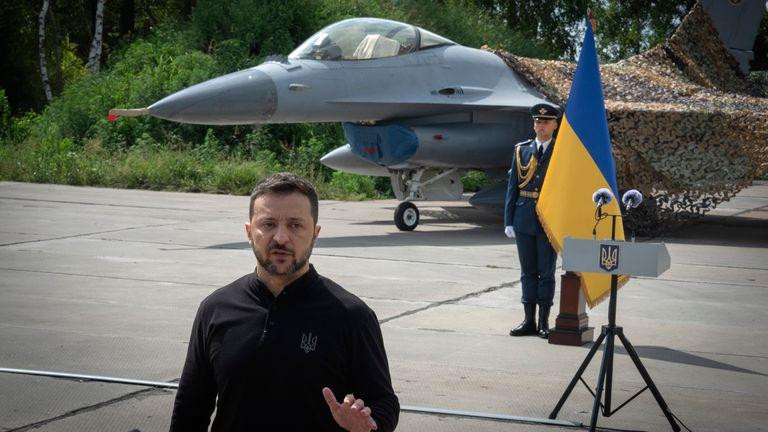 Những chiếc F-16 đầu tiên Ukraine nhận được.