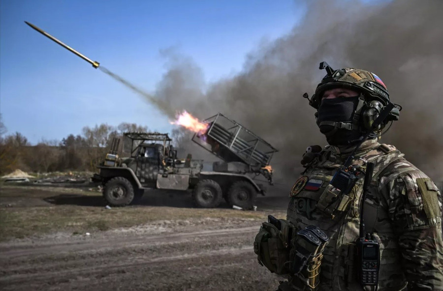 Pháo phản lực Nga tấn công lực lượng Ukraine tại Pokrovsk.