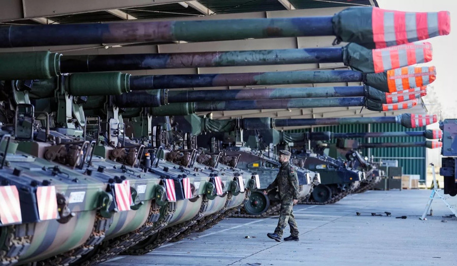 Đơn vị pháo tự hành PzH-2000 của Đức.