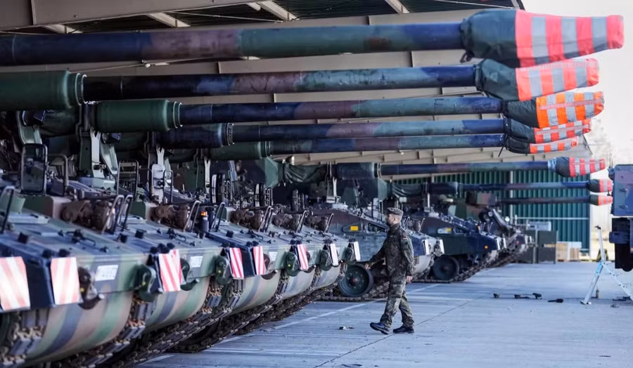 Đơn vị pháo tự hành PzH-2000 của Đức.