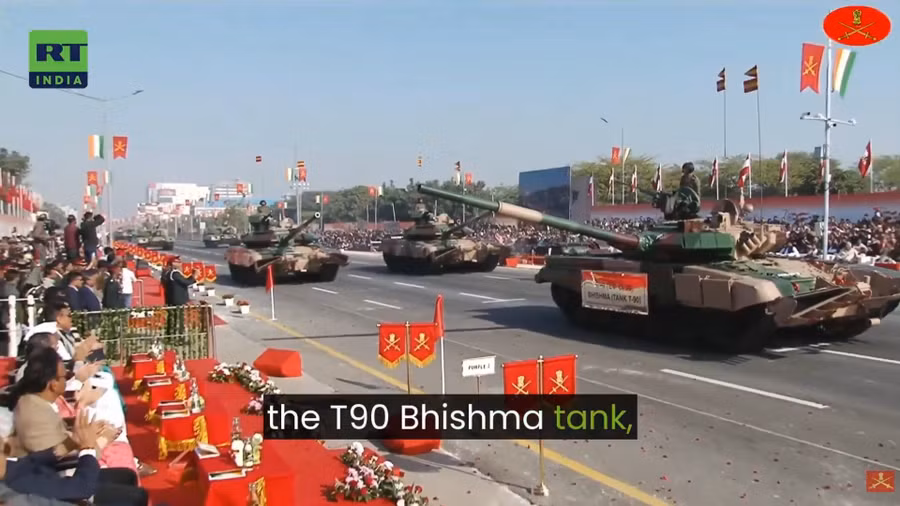 Xe tăng T-90 xuất hiện trong cuộc duyệt binh của Ấn Độ.