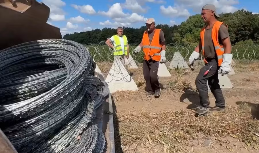 Ukraine dựng răng rồng và dây thép gai sát tỉnh Kursk.