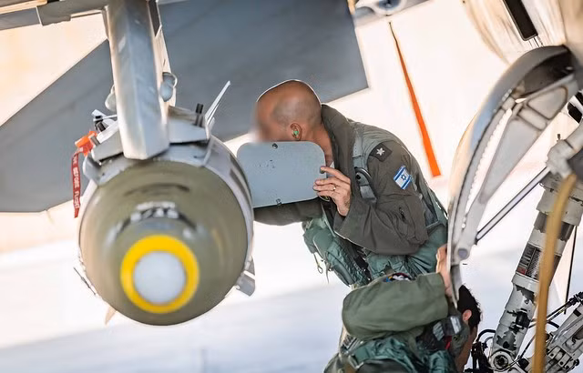 Israel vẫn tiến hành các hoạt động chiến đấu chống lại Hezbollah dù thỏa thuận ngừng bắn đang có hiệu lực.