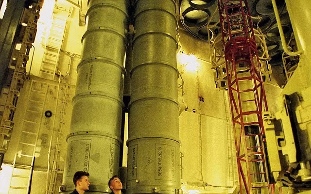 Hệ thống S-300F Fort trên tuần dương hạm Đô đốc Nakhimov.