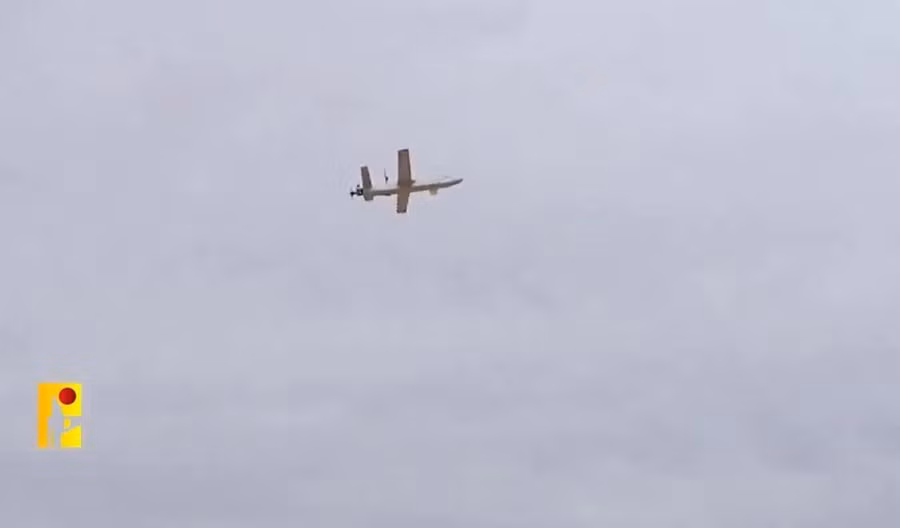UAV Hudhud của Hezbollah tiếp cận trận địa phòng không Israel.