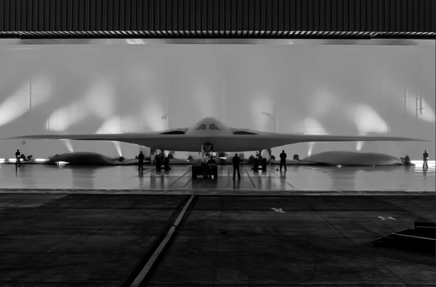 Máy bay chiến lược B-21 Raider của Mỹ.