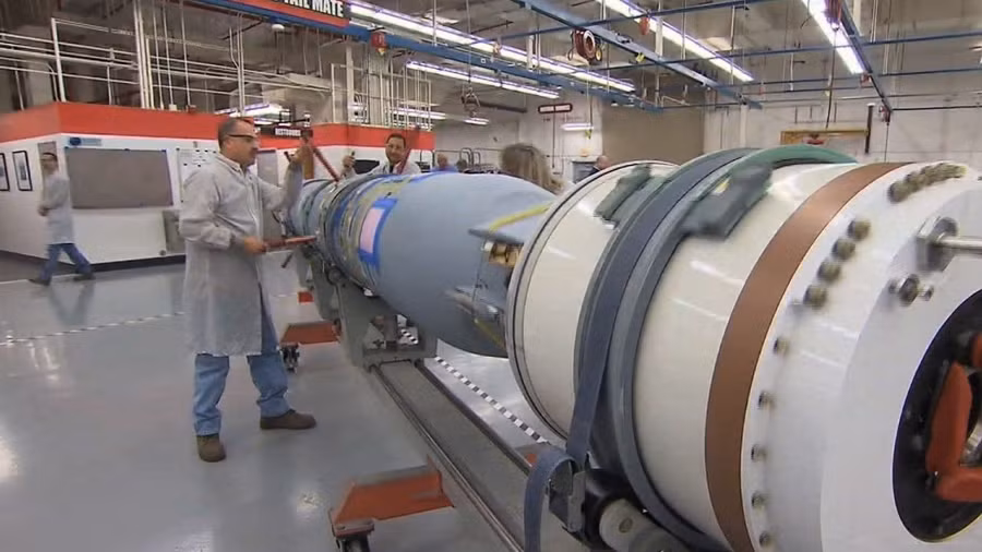 Tên lửa Tomahawk trong nhà máy.