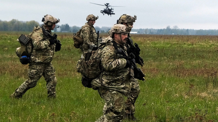 Binh sĩ NATO trong một cuộc tập trận tại Estonia.