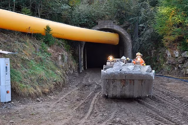 Hầm mỏ khai thác Lithium tại Ukraine.