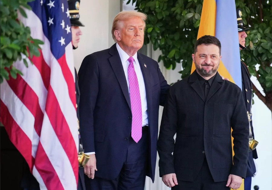 Tổng thống Mỹ Donald Trump chào đón ông Volodymyr Zelensky tới Nhà Trắng.