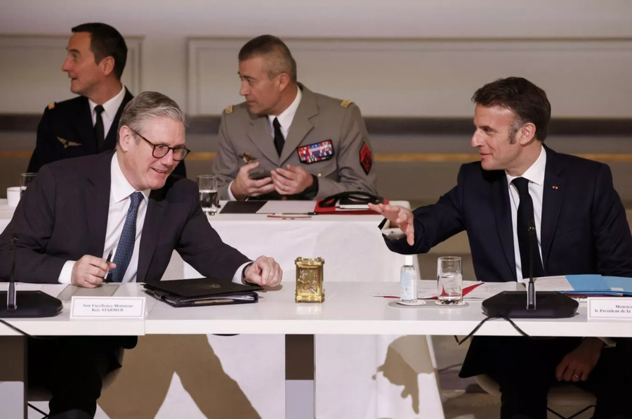 Thủ tướng Anh Starmer và Tổng thống Pháp Macron dự hội nghị thượng đỉnh "Liên minh thiện chí" tại Điện Elysee, hôm 27 tháng 3.