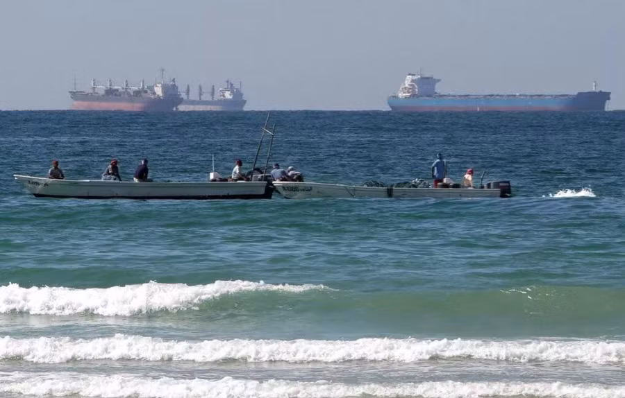 Các tàu chở dầu không được phép di chuyển qua eo biển Hormuz.