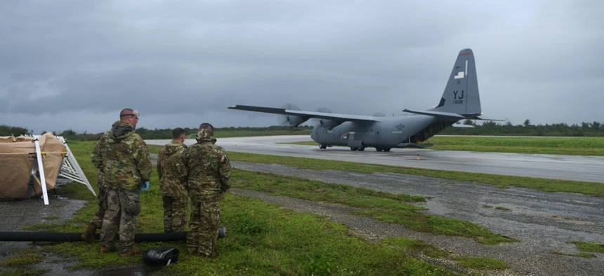 Máy bay C-130J Super Hercules của Mỹ tại sân bay ở Tinian.