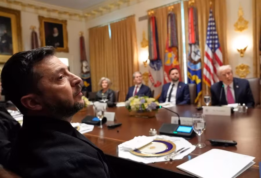 Tổng thống Donald Trump và người đồng cấp Ukraine Zelensky dùng bữa trưa tại Phòng Nội các.