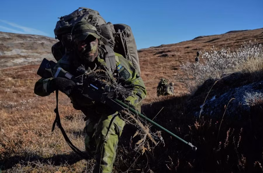 Binh sĩ Thụy Điển trong một cuộc tập trận ở Greenland.