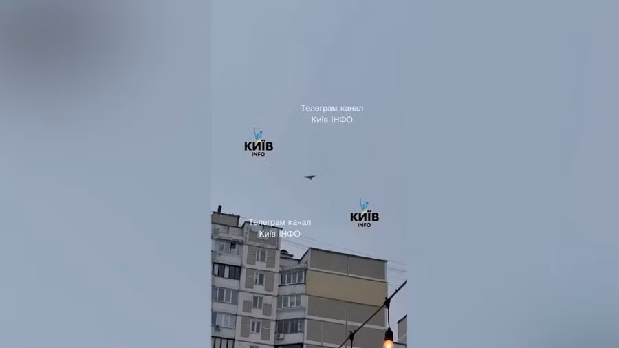 UAV bay lượn trên bầu trời Kiev.