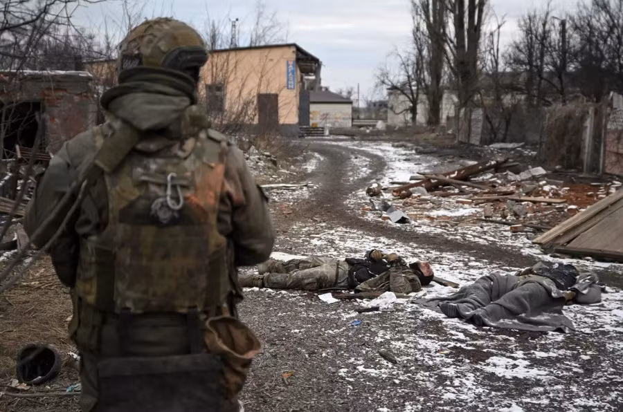 Binh sĩ Ukraine thiệt mạng bị bỏ lại chiến trường.