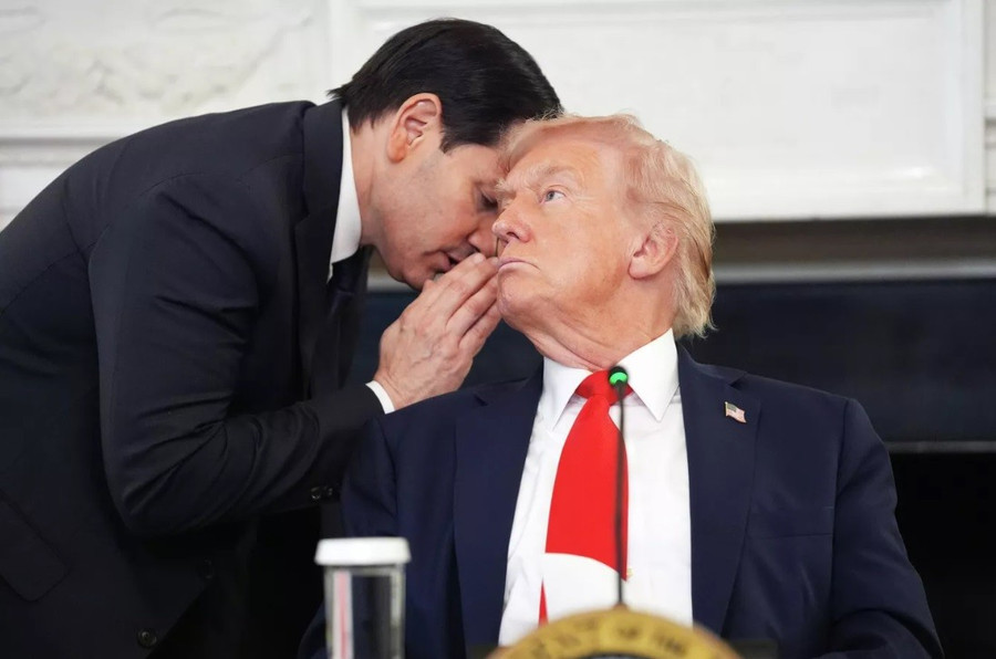 Ngoại trưởng Mỹ Marco Rubio và Tổng thống Donald Trump trong một cuộc thảo luận bàn tròn tại Nhà Trắng.