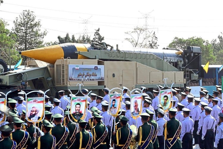 Tên lửa đạn đạo Khorramshahr-4 của Iran.