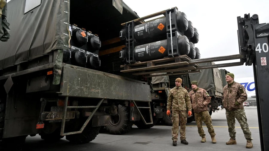 Mỹ chuyển tên lửa Javelin cho Ukraine.